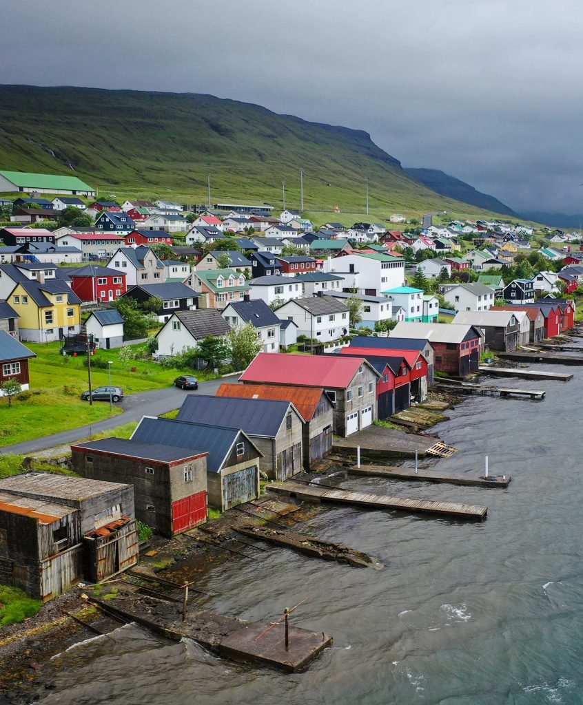 Le vilage de Skala et son port, aux îles Féroé